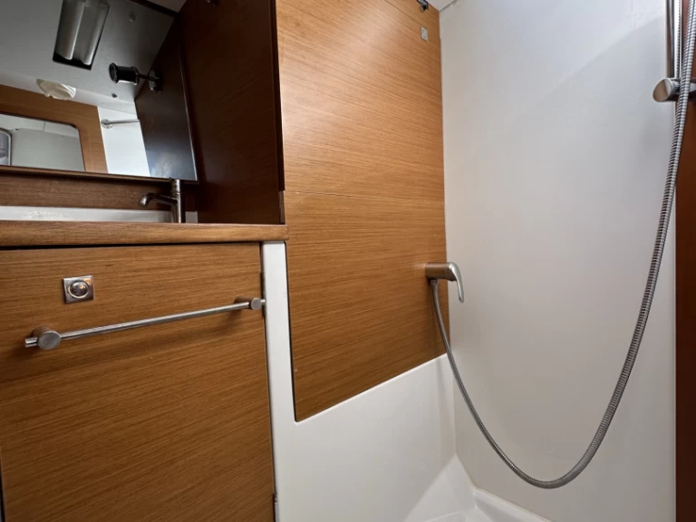 Alquiler Velero Jeanneau con o sin  título de navegación