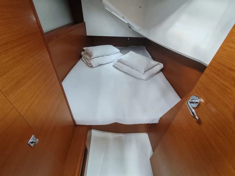 Alquiler de embarcaciones Jeanneau Sun Odyssey 349 enDrage en Samboat