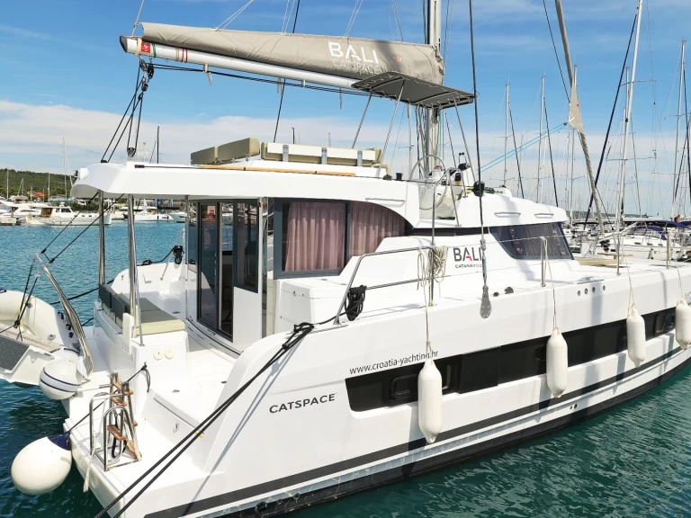 Alquiler Catamarán Bali con o sin  título de navegación