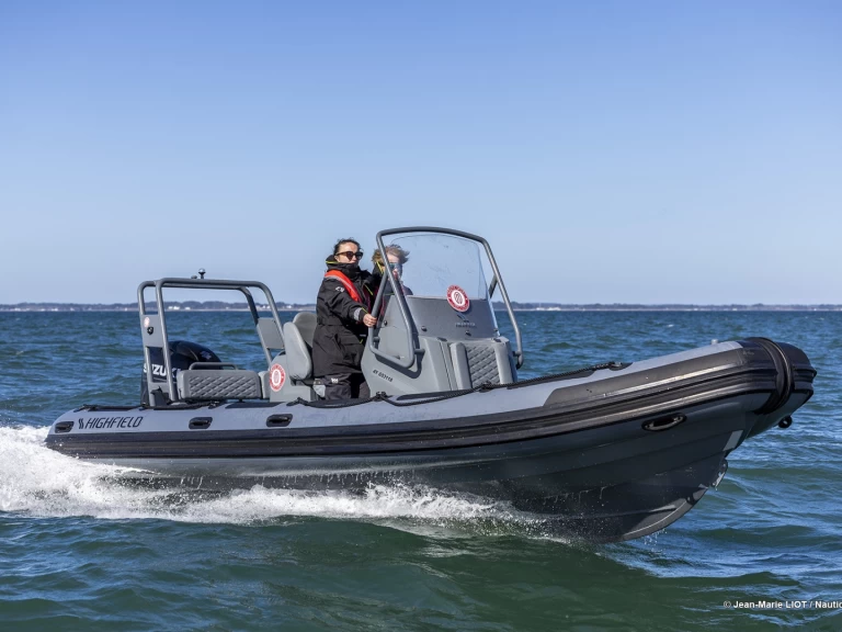 Alquiler de Highfield Patrol 660 en La Trinité-sur-Mer