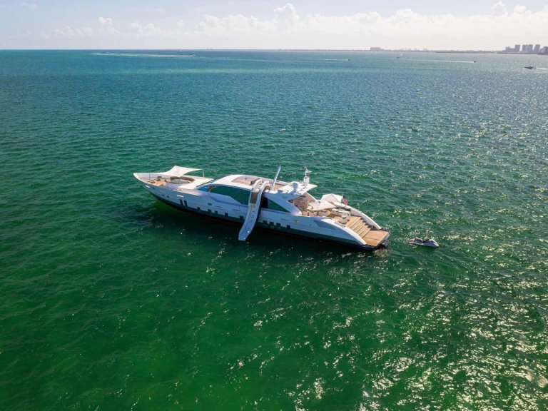 Alquiler Yate de lujo Tecnomar con o sin  título de navegación