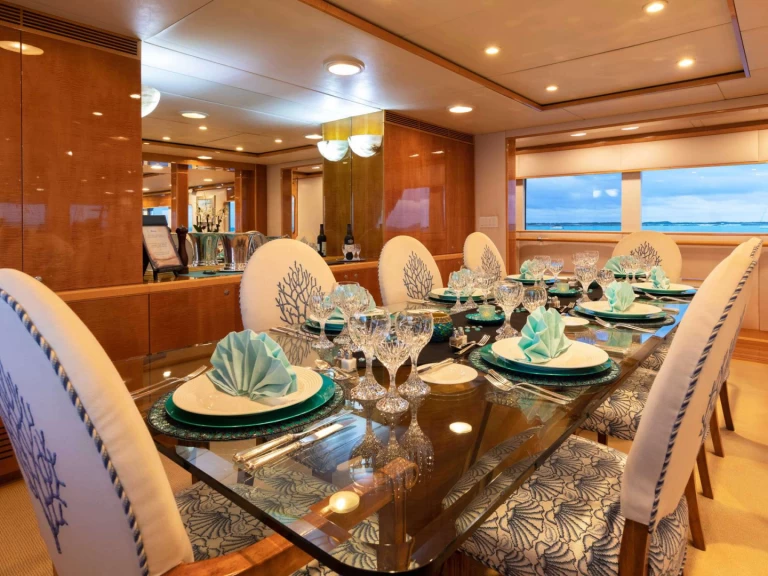 NQEA Yachts Jack Hargrave design RENA de alquiler a Newport