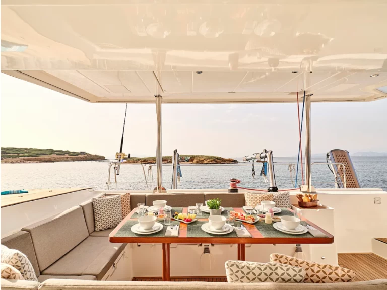 Alquiler de Catamarán, con o sin patrón Lagoon Álimos