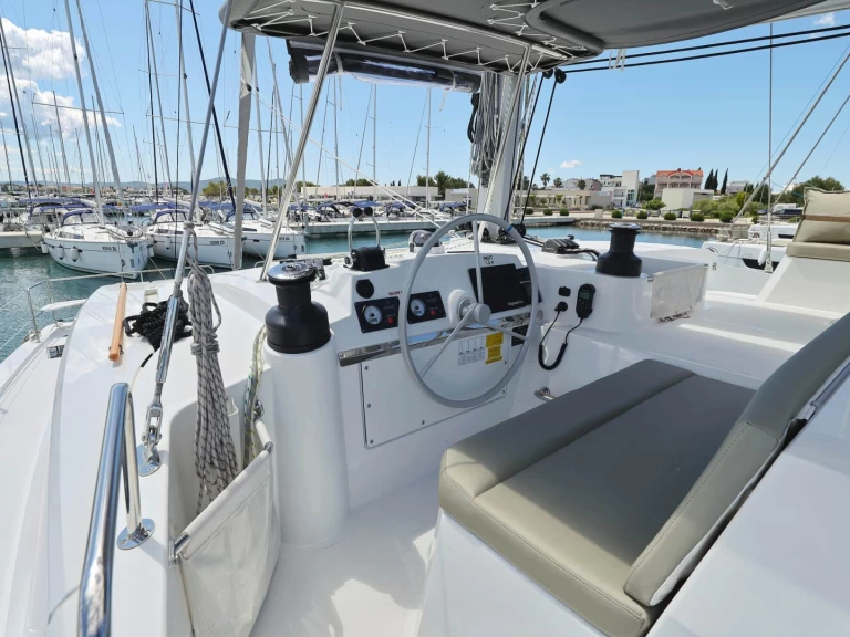 Bali Bali 4.4 de alquiler a Sukošan