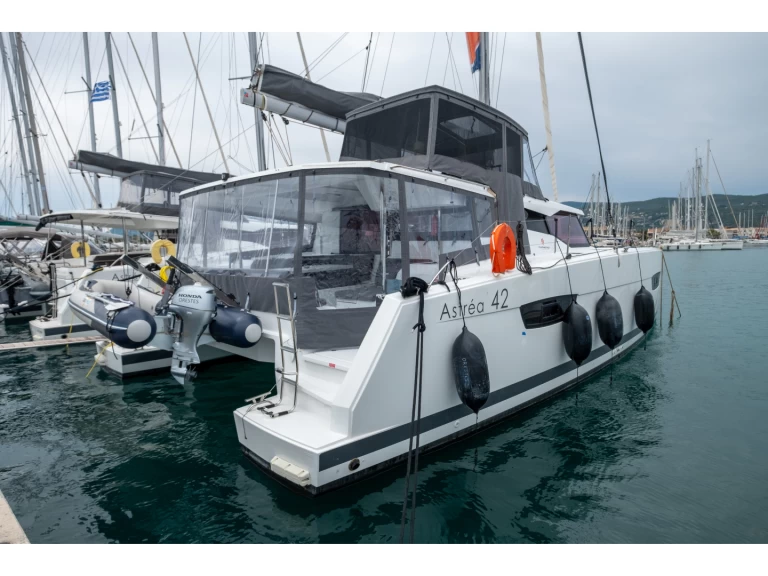 Alquiler Catamarán Fountaine Pajot con o sin  título de navegación