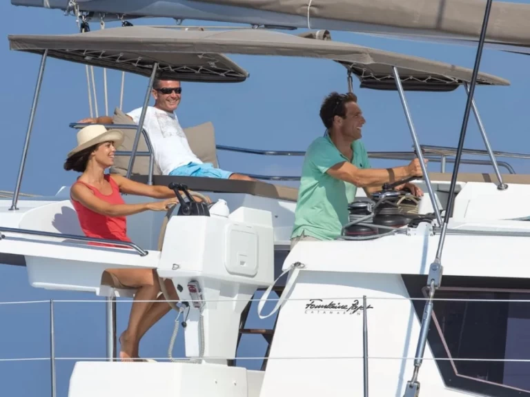 Alquiler Catamarán Fountaine Pajot con o sin  título de navegación