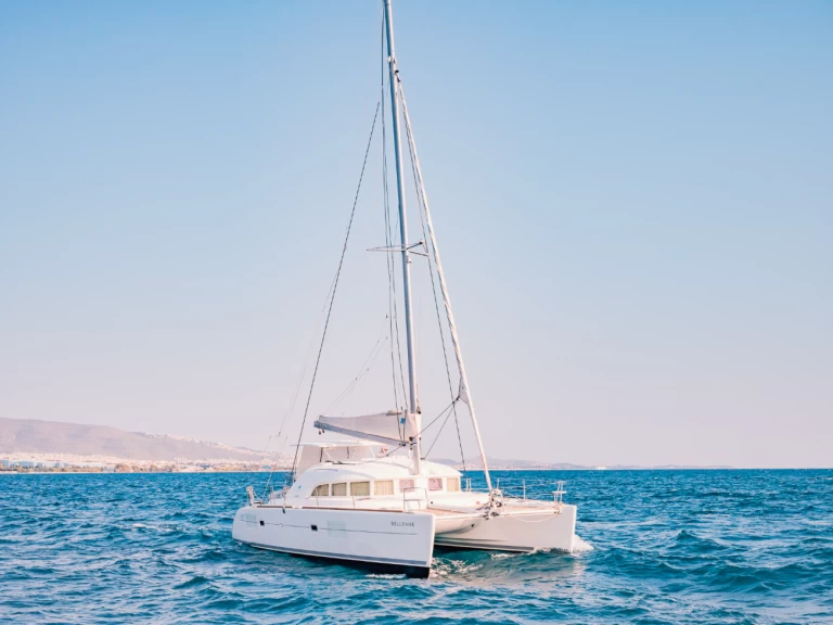 Catamarán para alquilar Lávrio al mejor precio