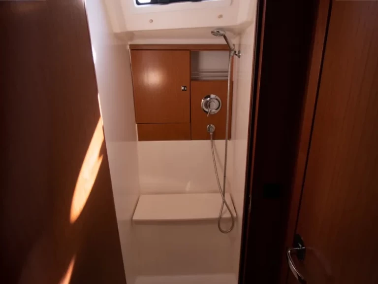 Alquiler de embarcaciones Bavaria Cruiser 46 enNikiána en Samboat