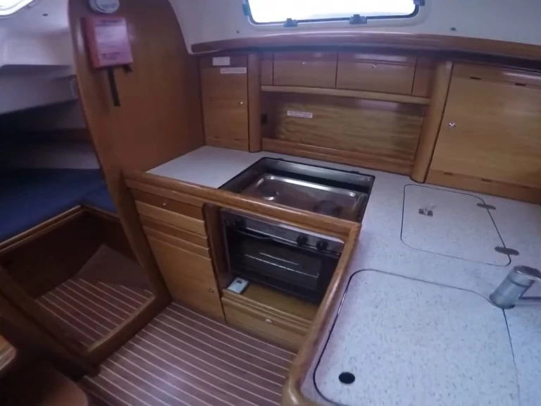 Alquiler de Velero, con o sin patrón Bavaria Nikiána