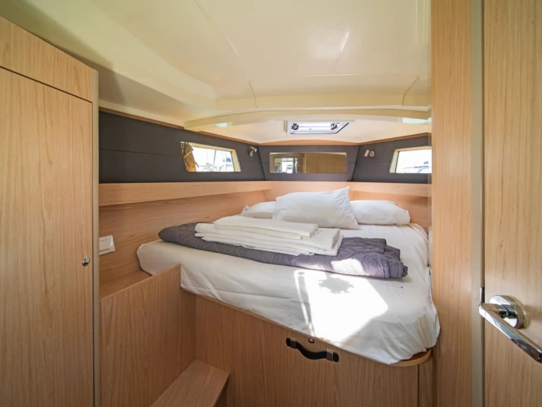 Alquiler de embarcaciones Bénéteau Oceanis 41.1 enNikiána en Samboat