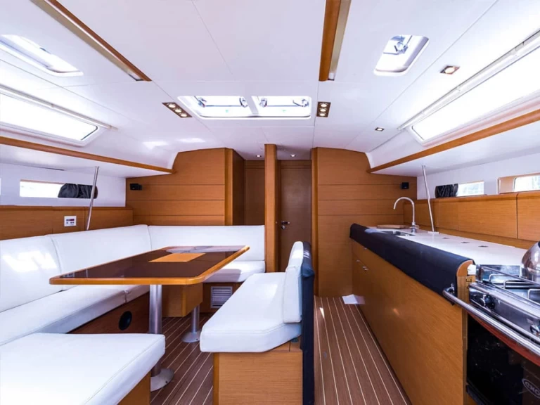 Alquiler de Velero, con o sin patrón Jeanneau Nikiána