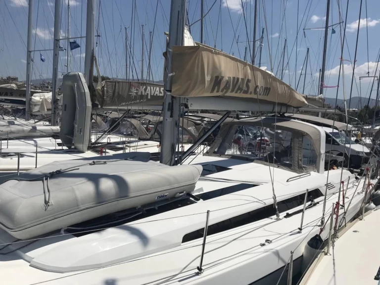 Alquiler de barcos Nikiána barato de Oceanis 51.1