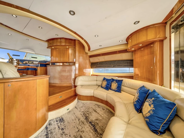 Alquiler Yate de lujo Aicon con o sin  título de navegación