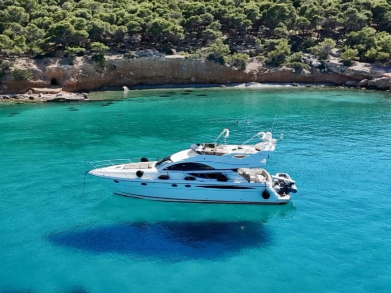 Alquiler de embarcaciones Fairline Phantom 50 enGlyfáda en Samboat