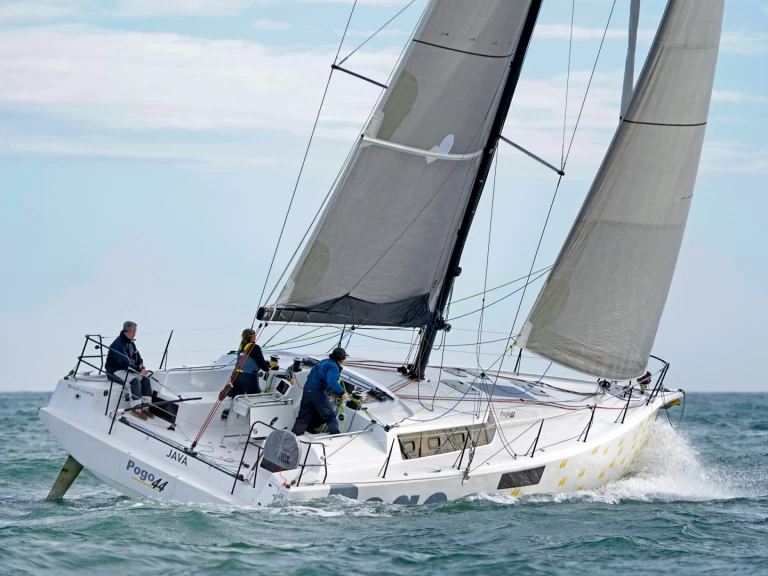 Alquiler de embarcaciones Pogo Structures Pogo 44 enLa Trinité-sur-Mer en Samboat