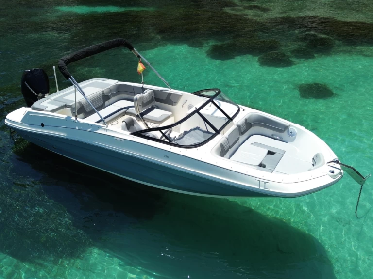 Alquiler de embarcaciones Bayliner VR6 OB enIbiza (Ciudad) en Samboat