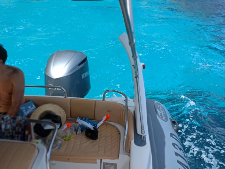 Alquiler de Nuova Jolly King 750 en Cala Gonone