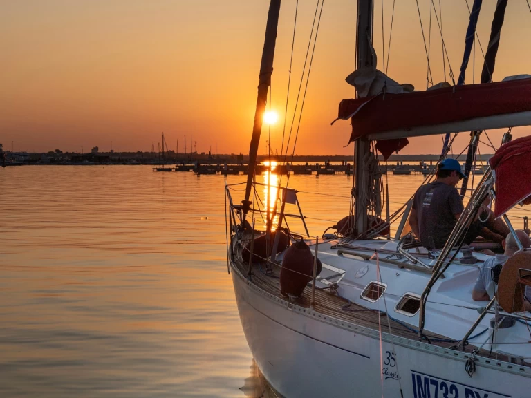 Alquiler de Velero, con o sin patrón Dufour Bari