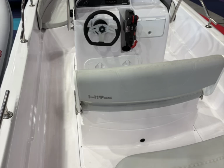 4XC H19CC de alquiler a Saint-Florent