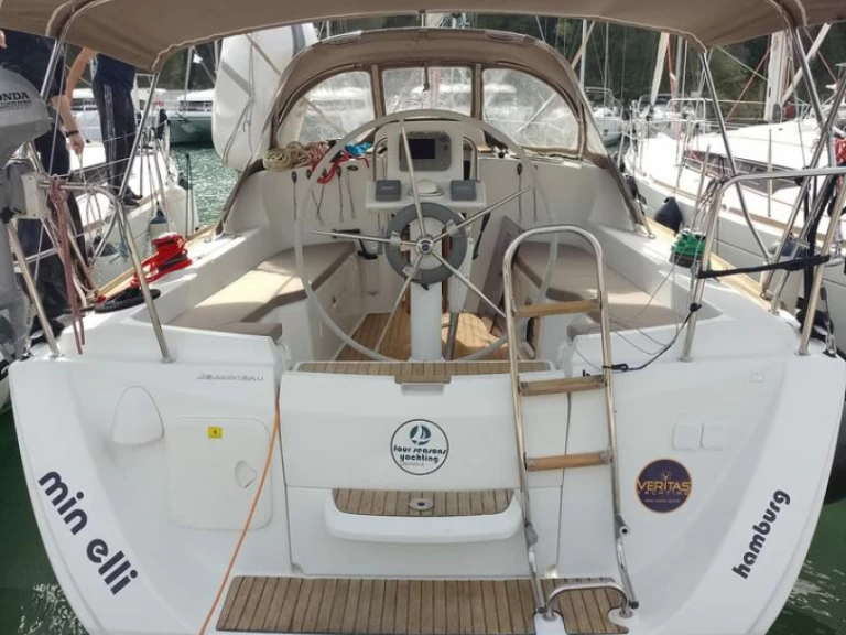 Alquiler de embarcaciones Jeanneau Sun Odyssey 33i enGouviá en Samboat