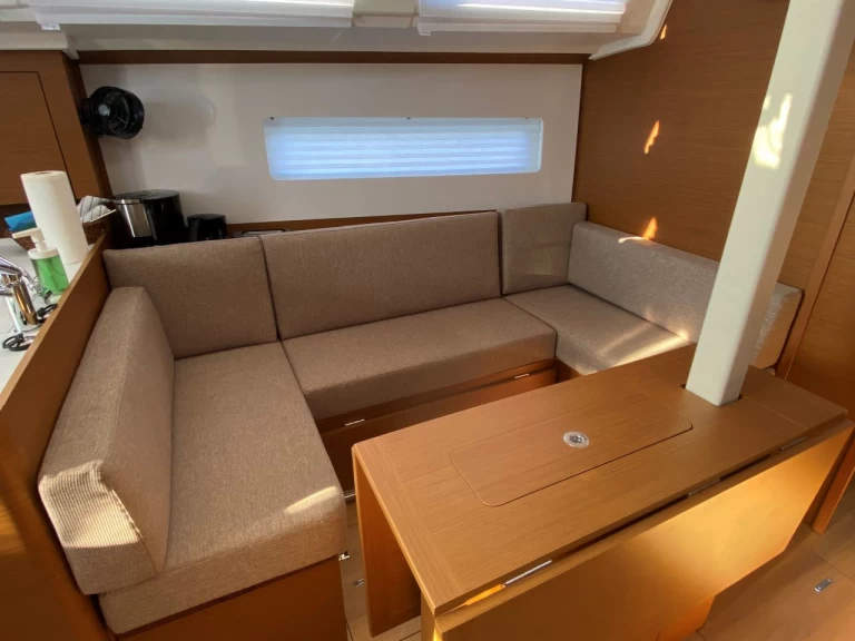 Jeanneau Sun Odyssey 380 de alquiler a Palma de Mallorca