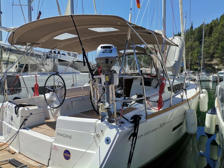 Alquiler de embarcaciones Jeanneau Sun Odyssey 389 enGouviá en Samboat