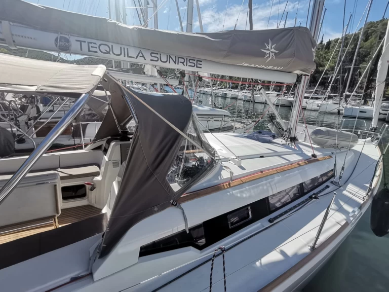 Alquiler Gouviá - Jeanneau Sun Odyssey 389 en SamBoat
