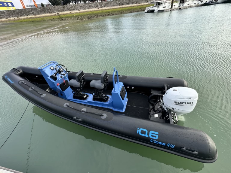 3D Tender IQ6 de alquiler a La Rochelle