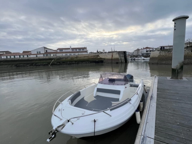 Alquiler de Pacific Craft Pacific Craft 670 en La Flotte