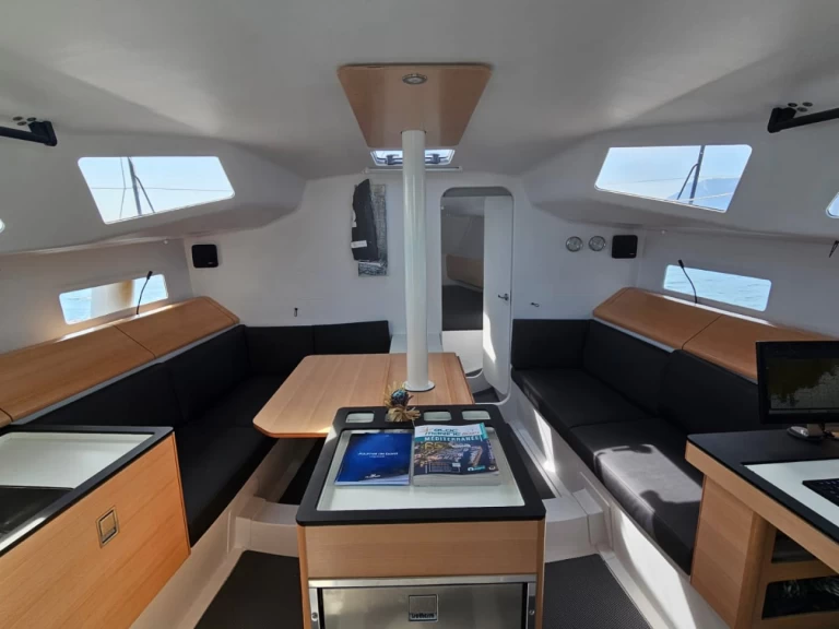 Alquiler Velero Pogo Structures con o sin  título de navegación