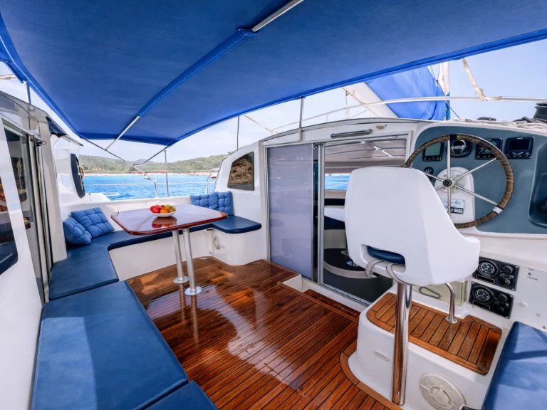 Alquiler de Fountaine Pajot Athena 38 en Porroig