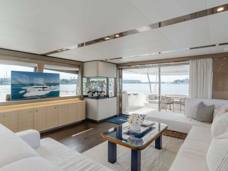 Alquiler de Yate de lujo, con o sin patrón Ferretti New England