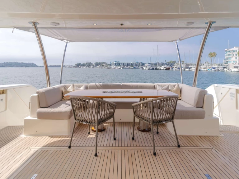 Alquiler de embarcaciones Ferretti SOL SHINE  enNew England en Samboat