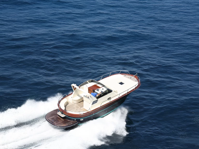 Alquiler de embarcaciones Jeranto Gozzo 30C enPositano en Samboat