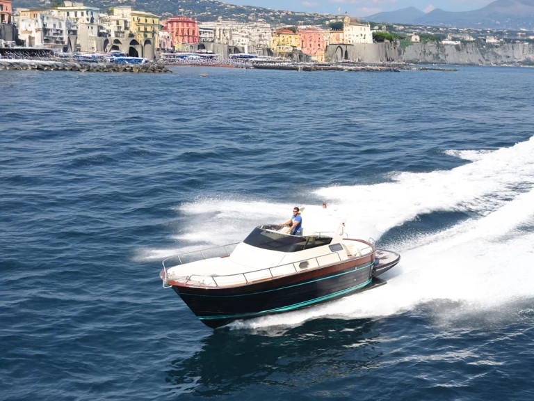 Jeranto Sorrento 30Coupè de alquiler a Sorrento