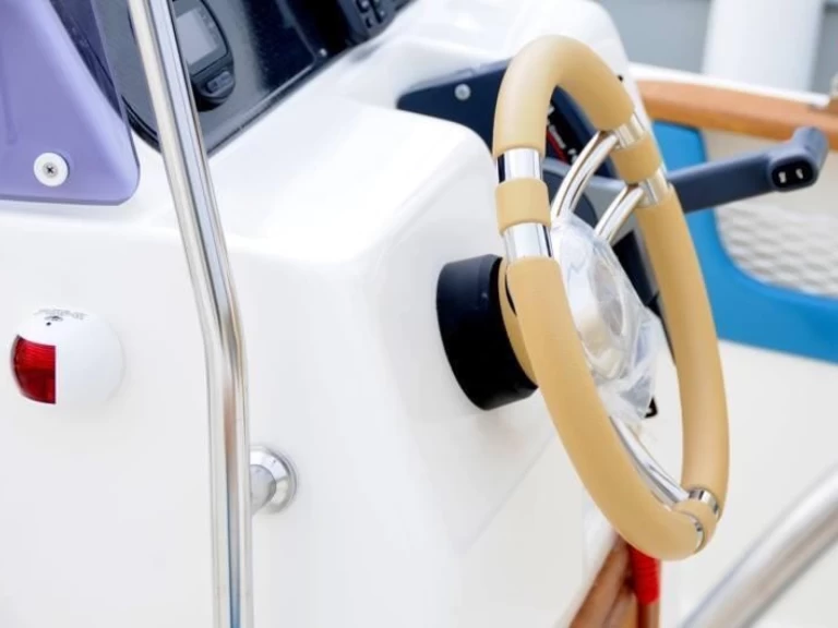 Alquiler de embarcaciones Marine site  Marine Site 18 Open Galeazzi enSirmione en Samboat