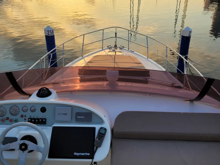 Alquiler de CARNEVALLI 130S en Tribunj