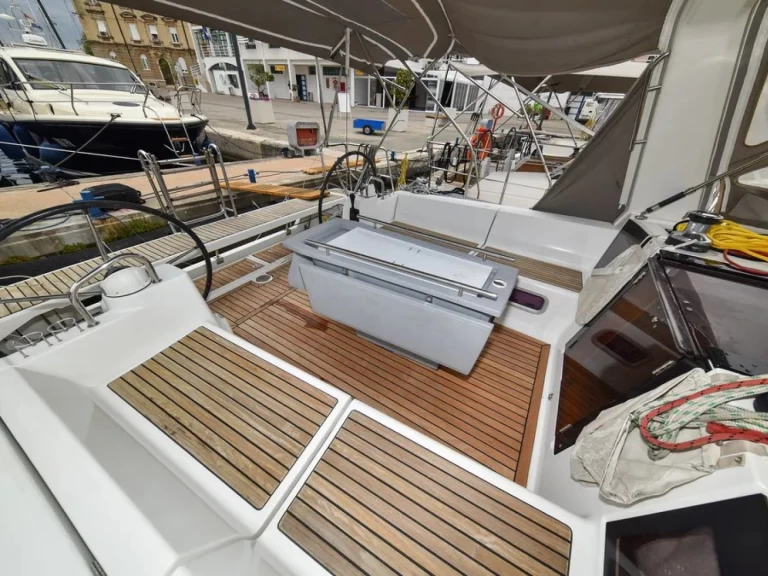 Alquiler de Velero, con o sin patrón Bénéteau Zadar