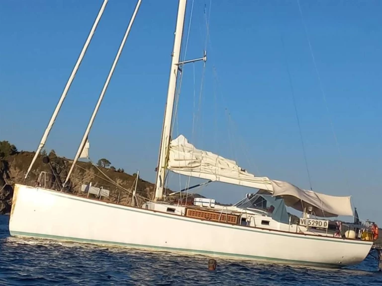 Su progetto Sloop de alquiler a Punta Ala