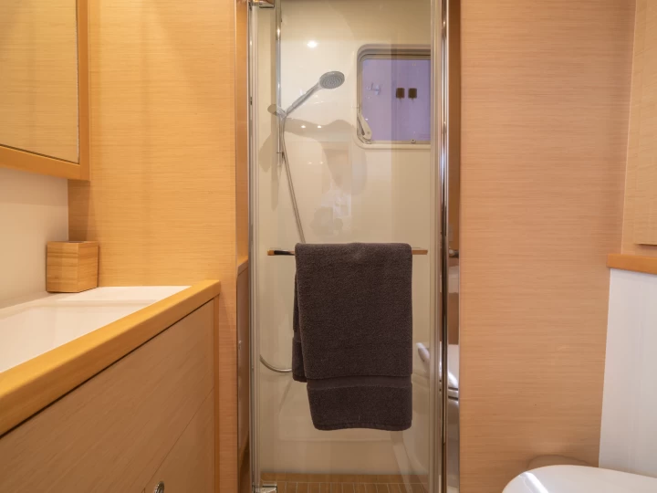 Lagoon Lagoon 560 de alquiler a Néa Péramos