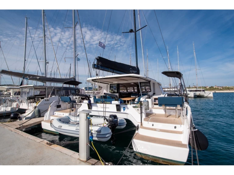 Alquiler de barcos Lávrio barato de Nautitech 48 Open