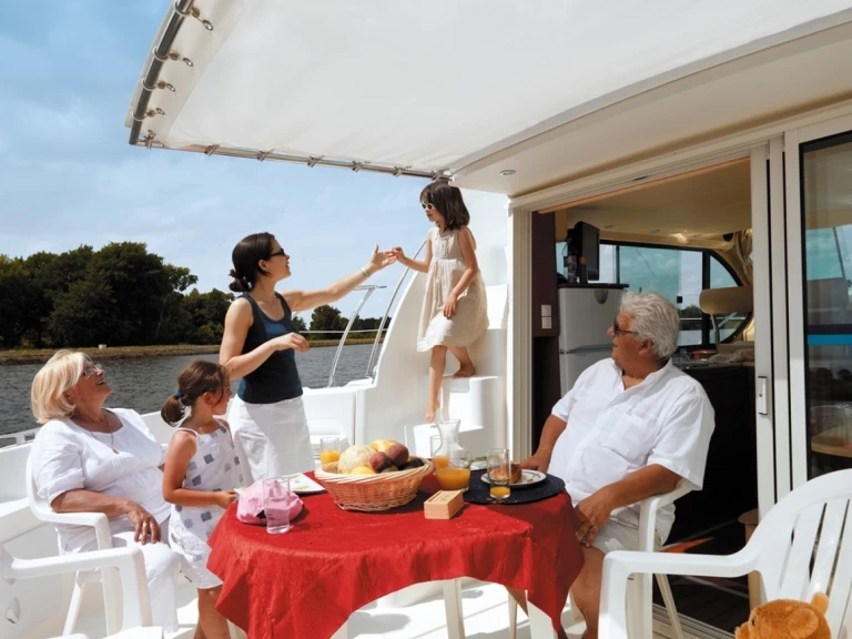 Nicols Estivale Quattro de alquiler a Eembrugge