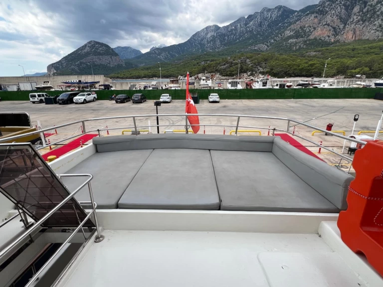 Alquiler de Custom Made 35 PERSON en Antalya (City)