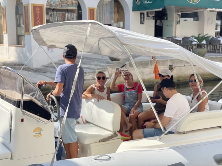 Alquiler Neumática Bsc con o sin  título de navegación