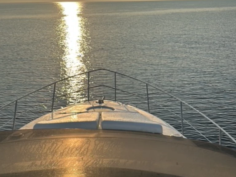 Alquiler de embarcaciones Azimut Azimut 42 Fly enSan Vincenzo en Samboat