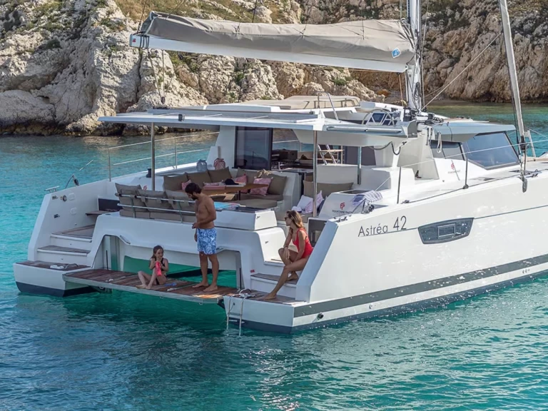 Alquiler Catamarán Fountaine Pajot con o sin  título de navegación