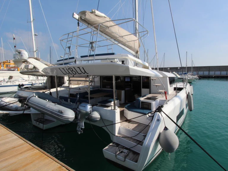 Alquiler de Dufour Dufour Catamarans 48 Sail en Olbia