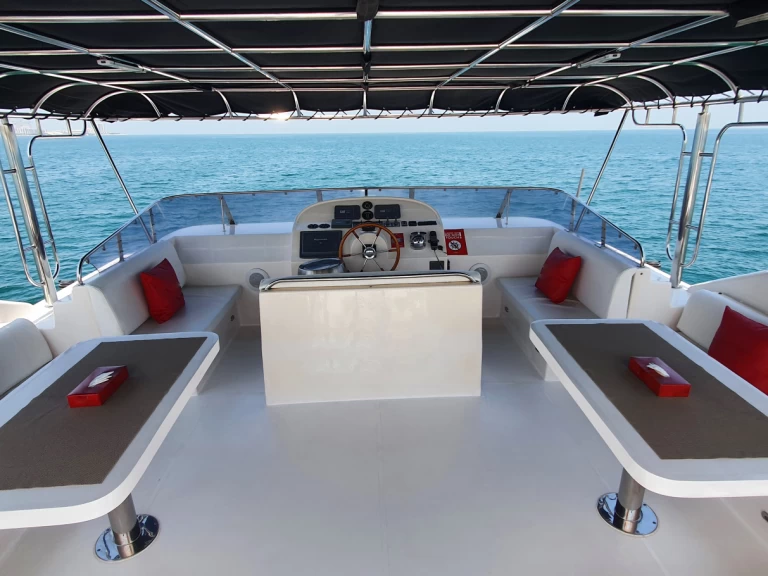 Alquiler de barcos Dubaï harbour barato de Aura