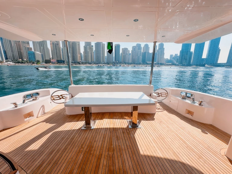 Alquiler de Yate de lujo, con o sin patrón Sunseeker Dubaï harbour