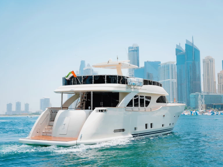Alquiler de Azimut Freedom en Dubaï harbour